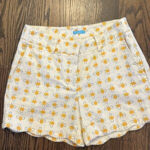 J. McLaughlin - Cream Bee Scallop Shorts 🐝